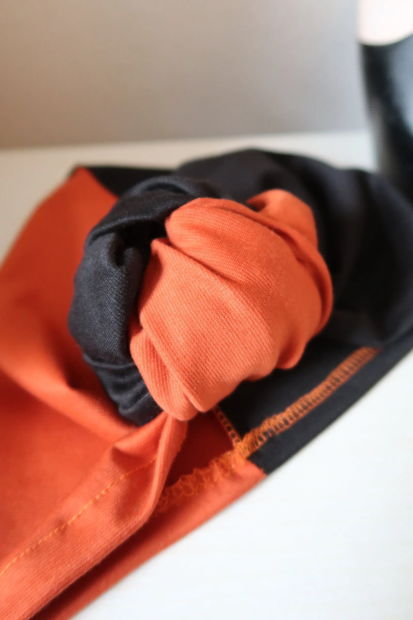 DUO DESIGN (Full Coverage) 1940s Style Pre-Tied Turban in Orange & Black🎃