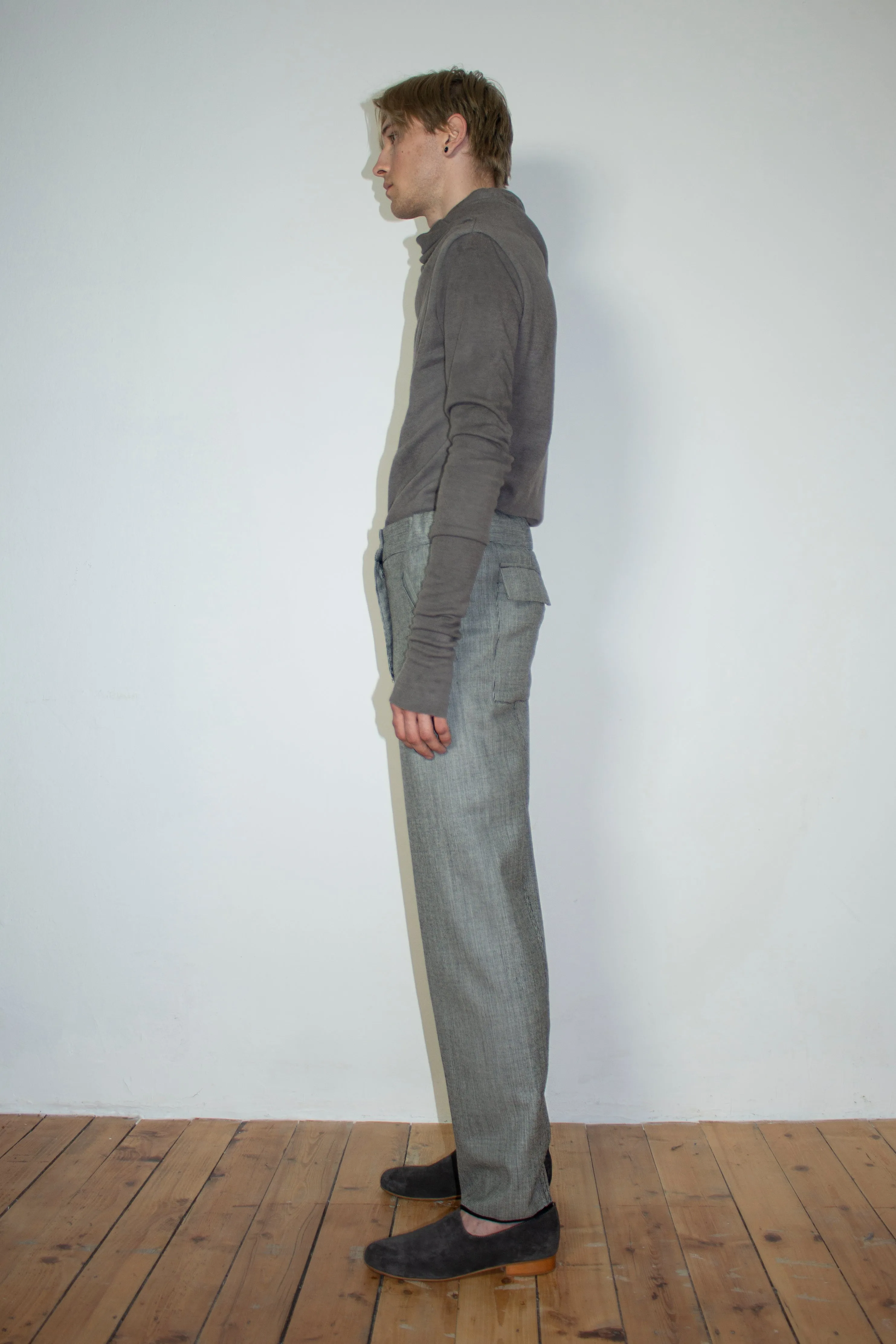 One-seam cigarette wool trousers