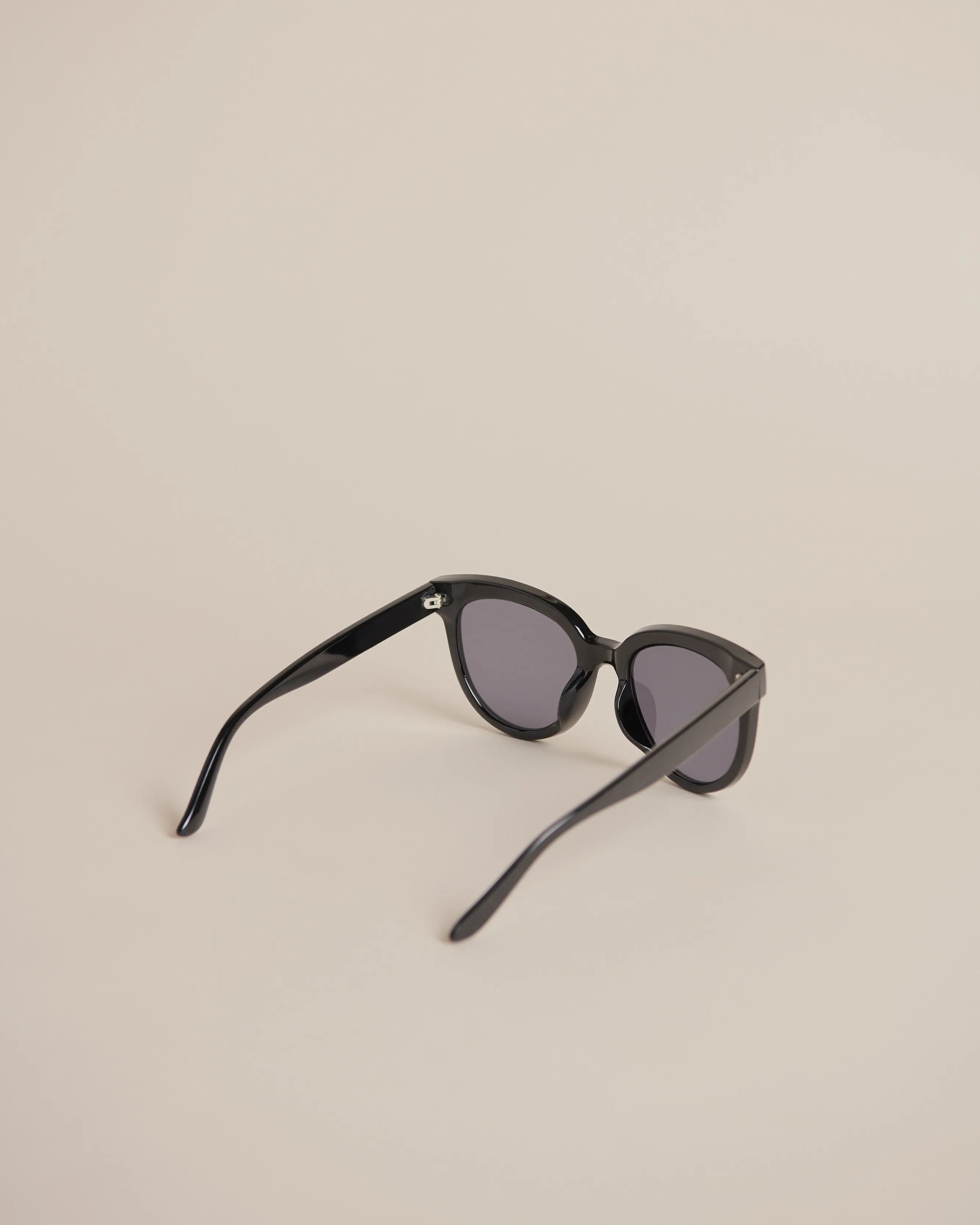 Oversized Teardrop Sunglasses